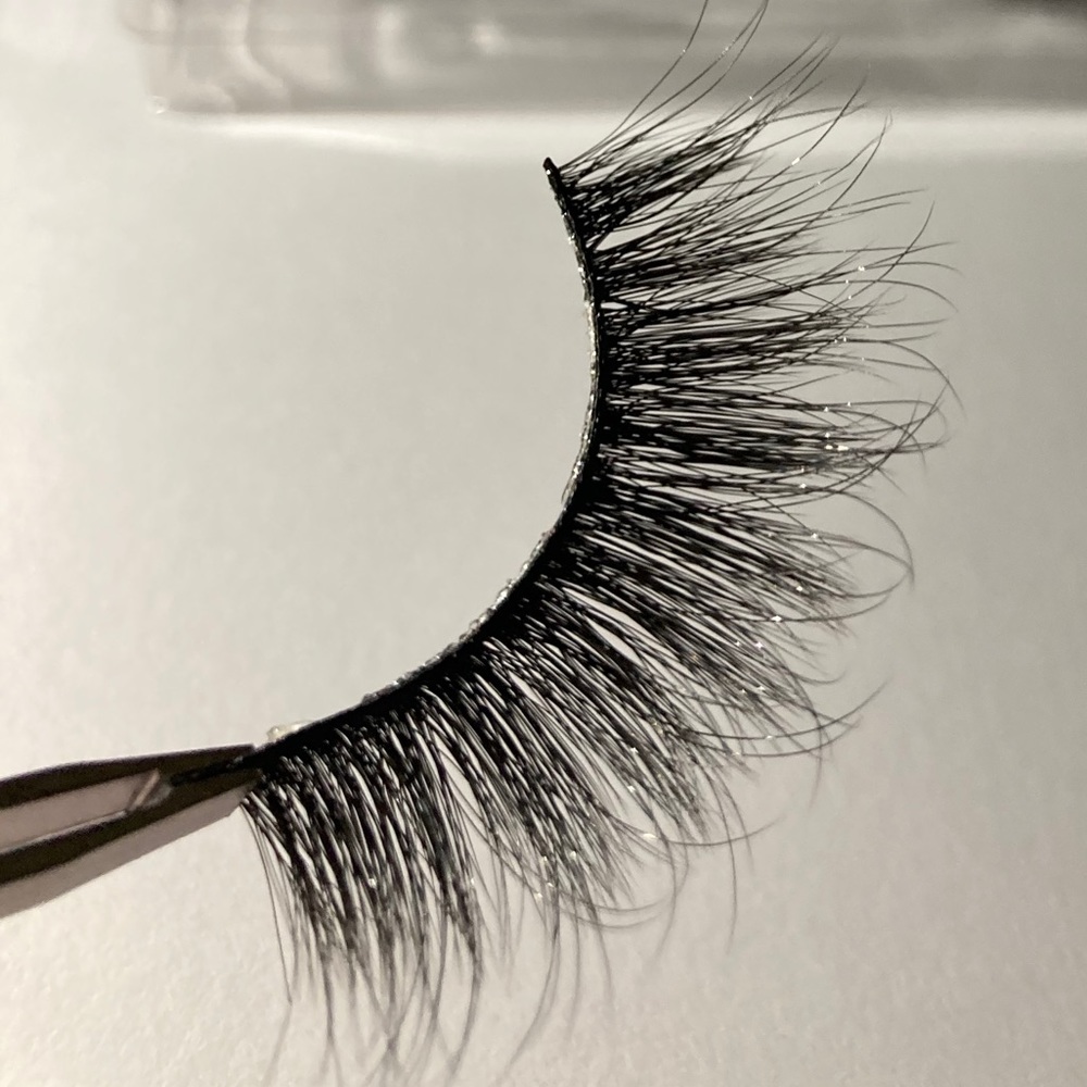 MB LASHES - Picture 4 of 4